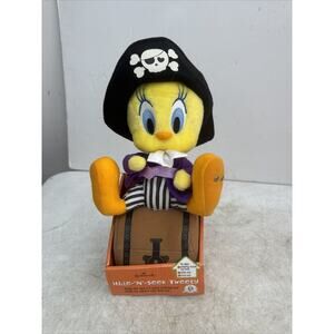 Hallmark Pirate Tweety Bird Hide and Seek Treasure Chest 11" Plush Works 2009